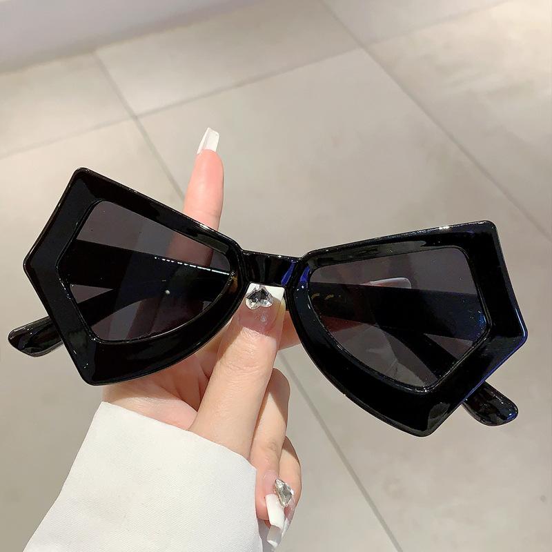Luxury Brand Designer Vintage Oversized Butterfly Sunglasses Women For Men Sun Glasses Punk Popular Big Frame Eyeglasses Uv400