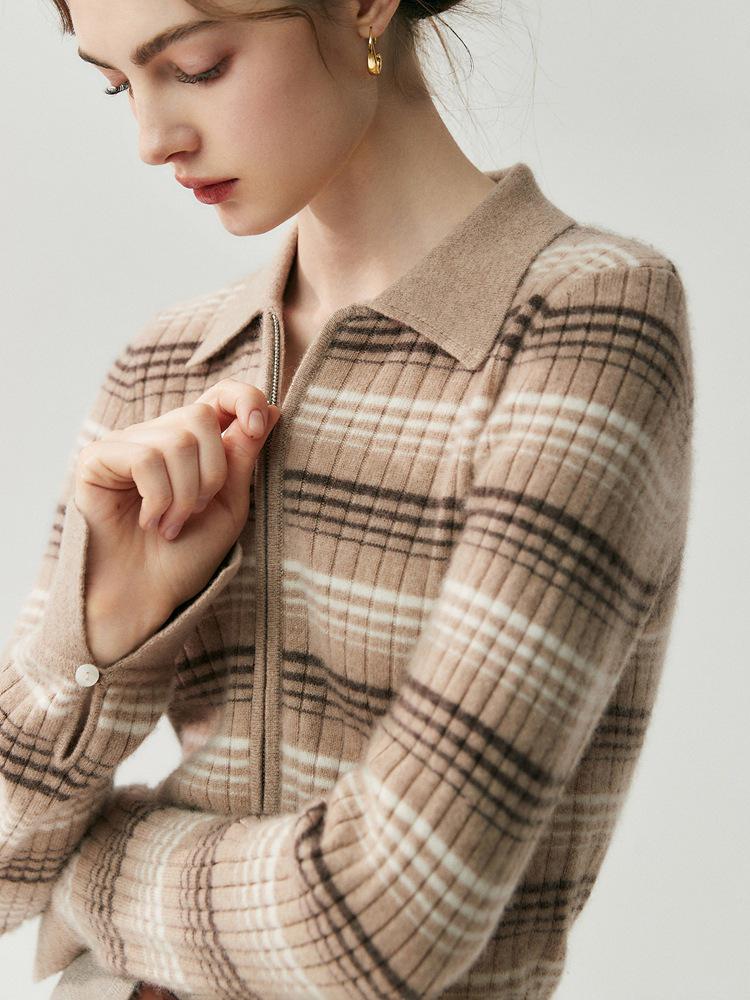 2025 Autumn/Winter Color Block Striped Slim-Fit Zip-Up Polo Cardigan Sweater