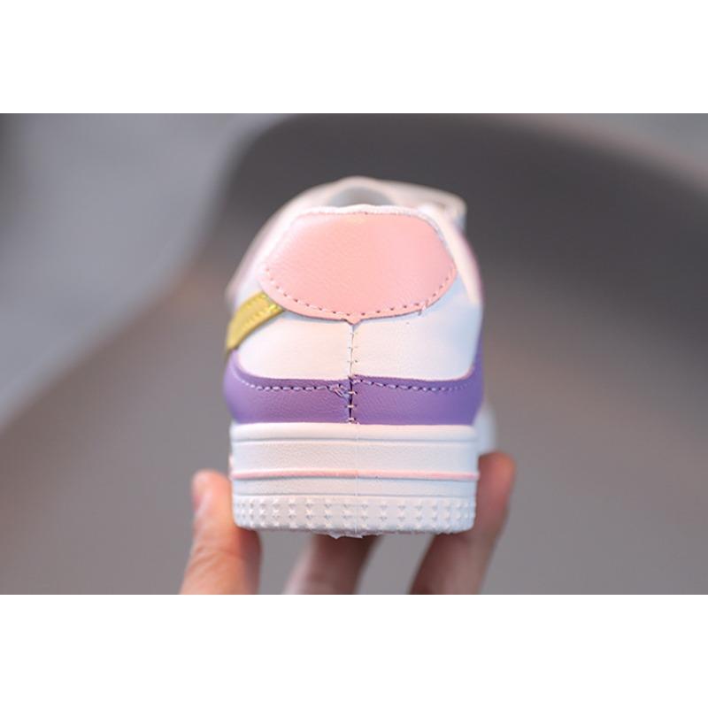 Koreanischer schlichter Stil Frühling und Herbst neue Kindersportschuhe Spleißfarbe Mode Board Schuhe weiche Sohle rutschfest Trendschuhe