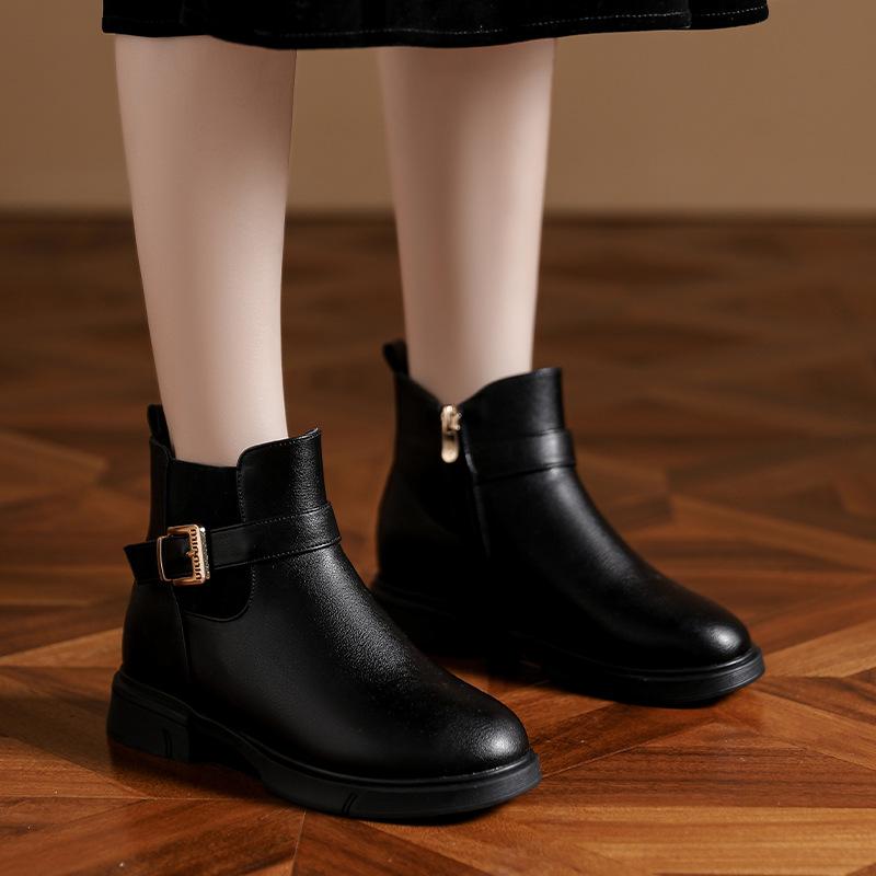 White short boots for women, new spring and autumn single boots, thick-soled Martin boots, cigarette boots, autumn and winter velvet Chelsea boots.