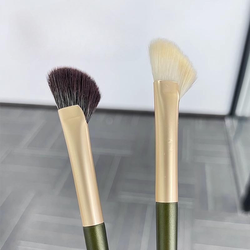 1pc Professional Angled Contour Brush - Precise Nose Sculpting, Highlighting & Blending Brush for Makeup, Powder, Concealer