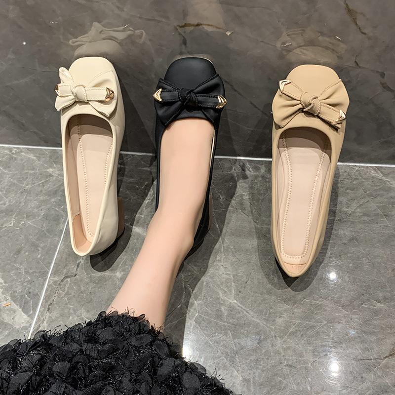 French Ballet Shoes Retro Square Head Thick Heel Mary Jane Shoes Women's 2025 New One-word with Versatile Pig Nose Single Shoes