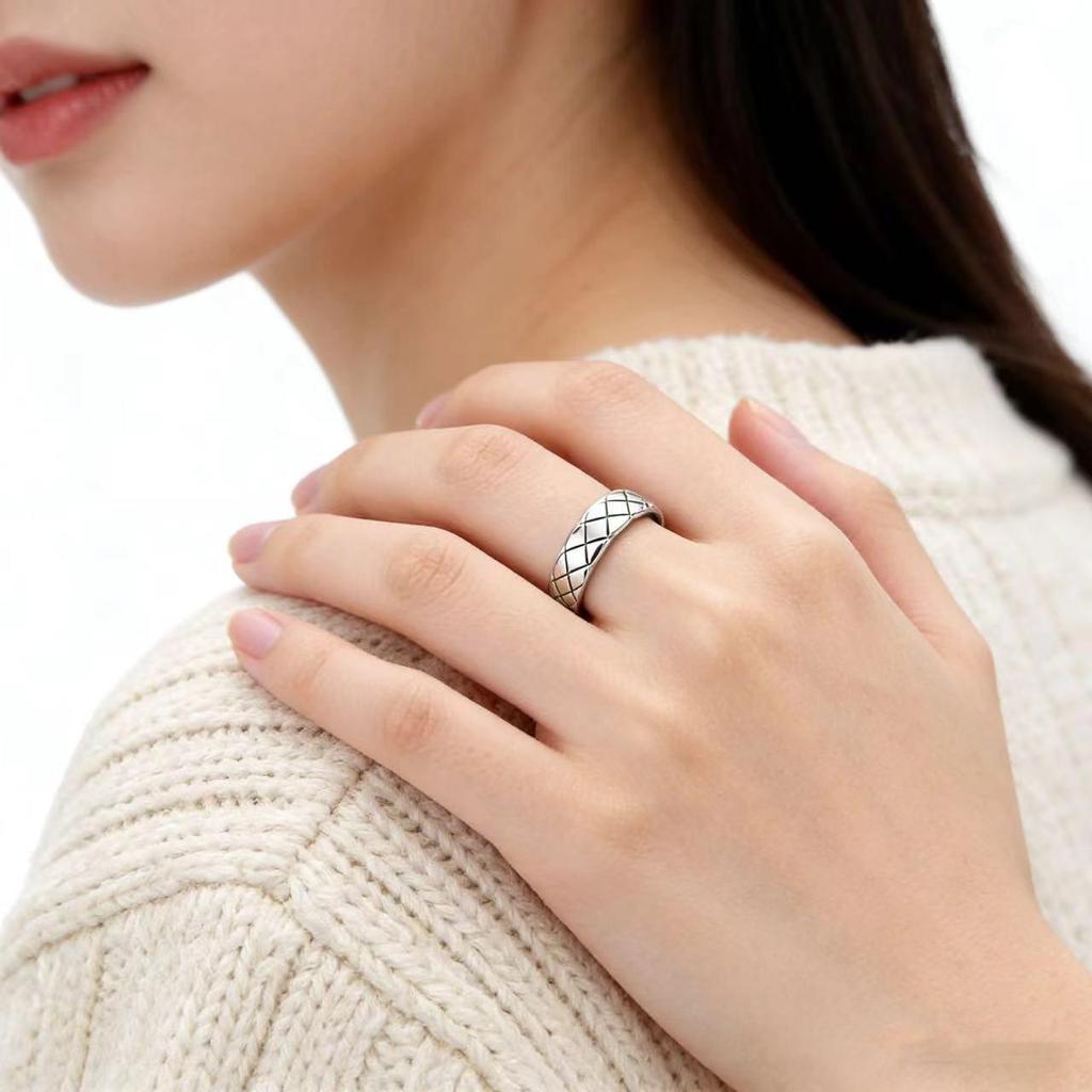 Cai Yi S925 Sterling Silver Rhombus Pattern Adjustable Ring - Simple & Versatile Design for Index Finger.