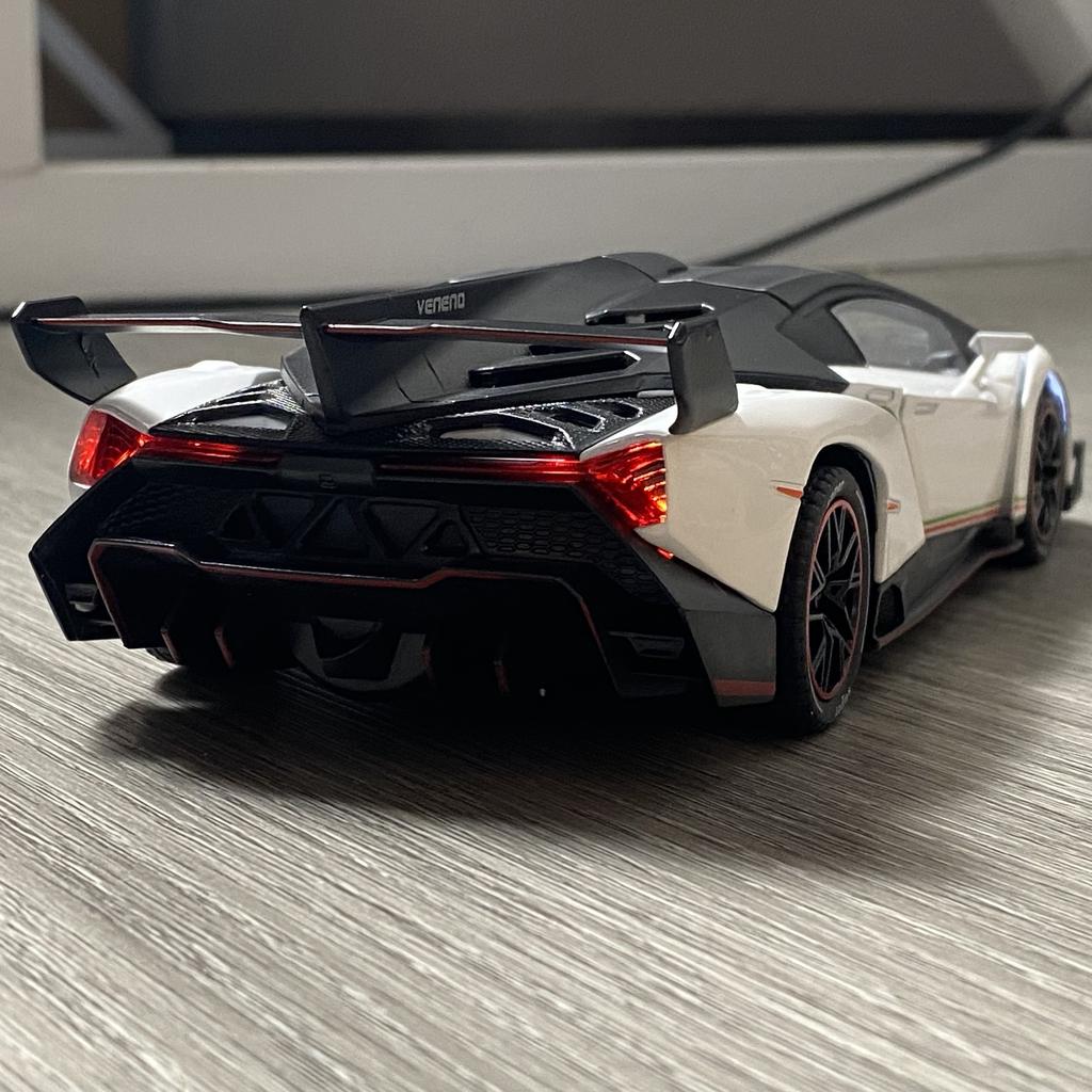 1/24 Lamborghini Veneno Limited Edition Supercar Alloy Diecast Metal Model Car Sound and Light Pull Back Children Toy Car Decoration Hobbies