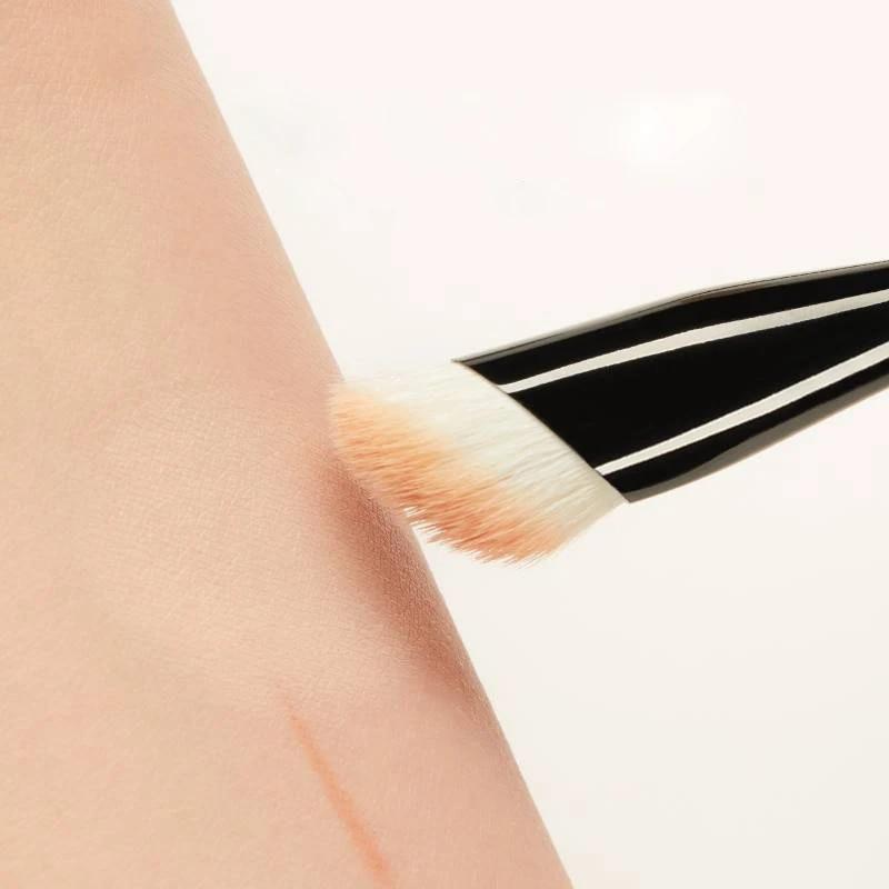 Der luxuriöse, schwarze Fingerspitzen-Concealer, Highlight-Lidschatten-Make-up-Pinsel, weich, hochwertiges Ziegenhaar, kosmetisches Werkzeug zum Verblenden der Augen