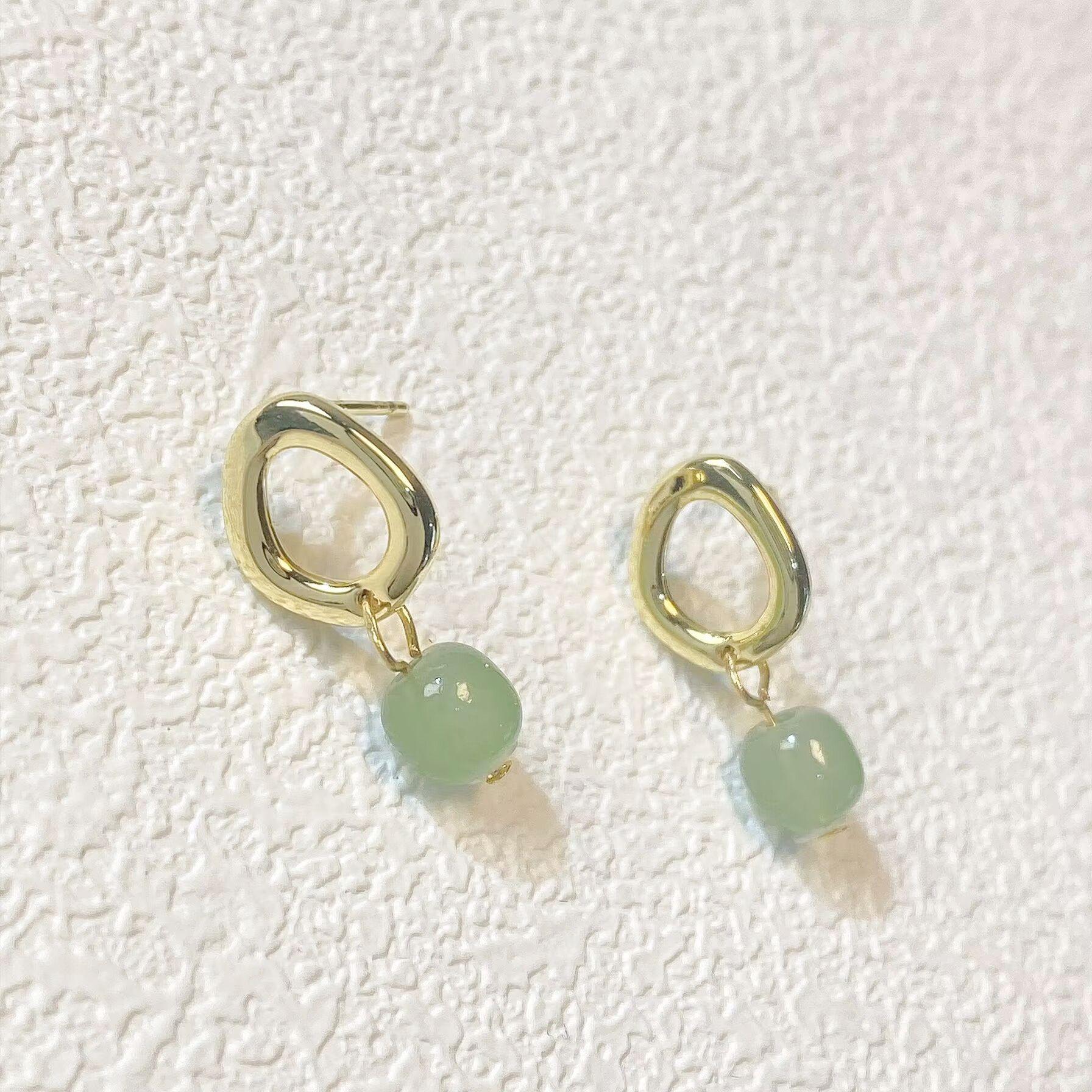 Retro Chinese Green Pearl Stud Earrings - Elegant S925 Sterling Silver Ancient Style Niche Design