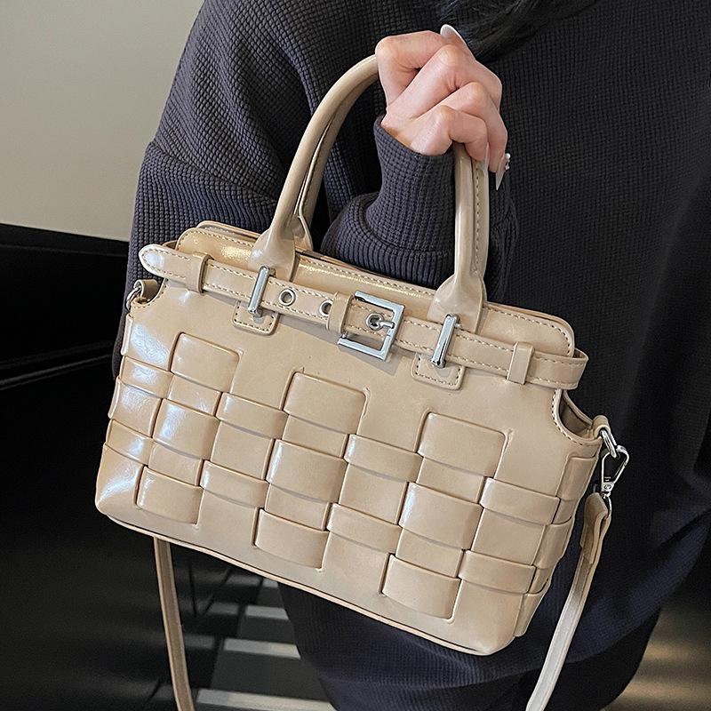 Wholesale Niche Design Sense Woven Pattern Spice Girl Wind Portable Bucket Bag Casual Commuting Versatile Messenger Bag Women