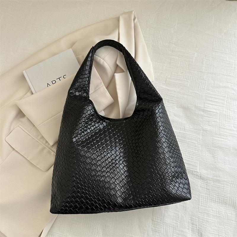 

Зимние ретро женские сумки модные портативные в зарубежном стиле на плечо простая сумка-тоут тренд чёрный