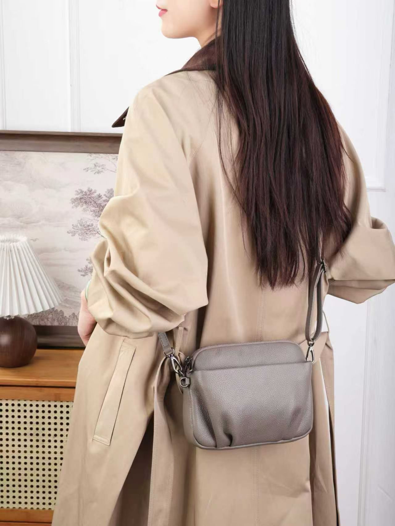 Casual Leather Small Bag Shoulder Bag Women S Bag Versatile Cowhide Messenger Bag Women S Fashion Three-Layer Zipper