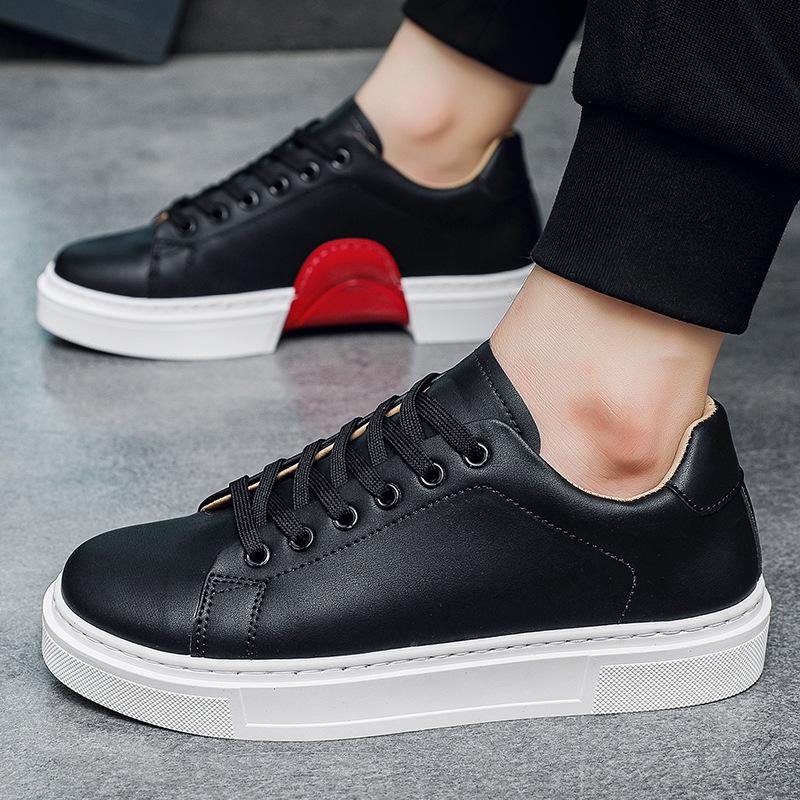 Outono 2025 novos sapatos masculinos sapatos brancos personalizados tendência da moda masculina versão coreana sapatos casuais versáteis de sola plana sapatos de skate