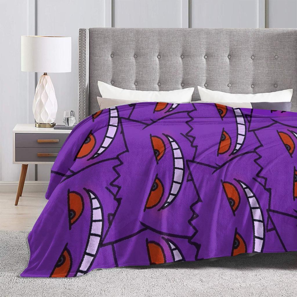 Cartoon Gengar Lila)Decke Pokemon-Motiv Dekorativer Flanell-Überwurf für das Wohnzimmer Weiche Warme Tagesdecke Geschenkidee