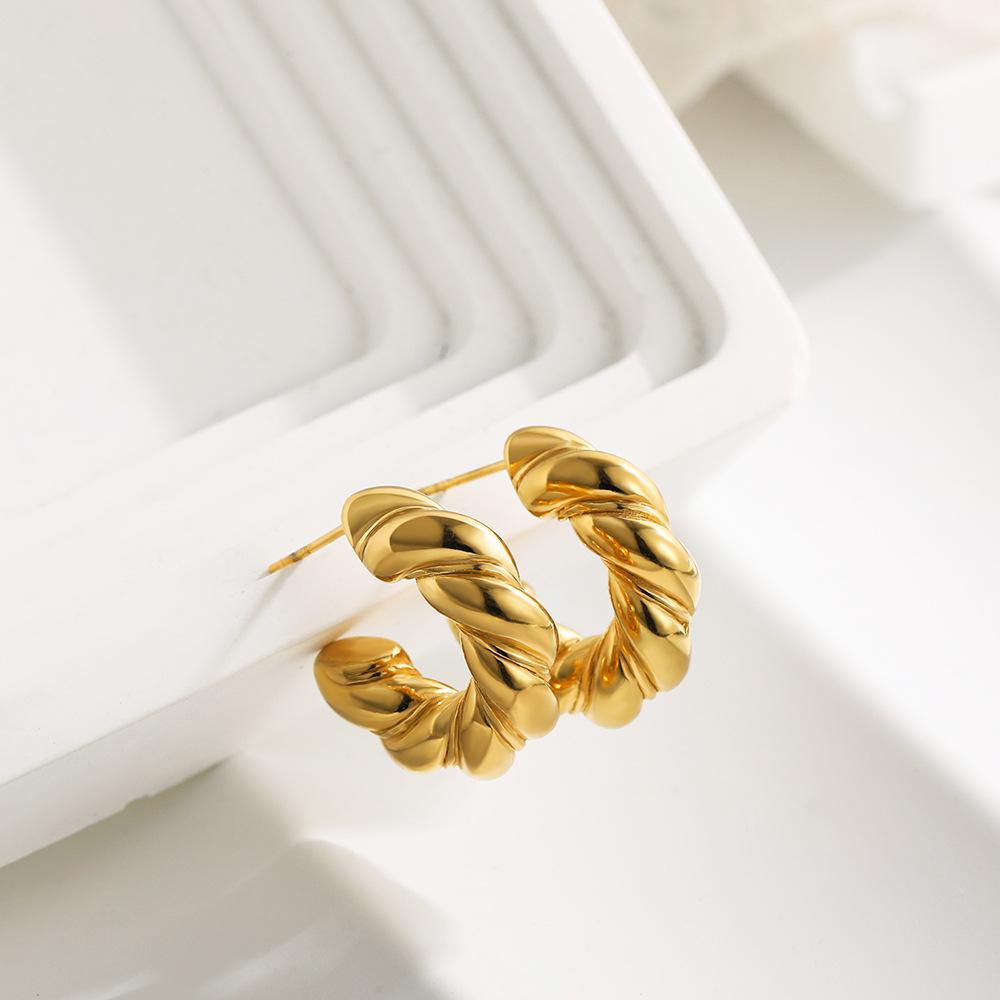 Stainless steel 18K gold twisted C-shaped earrings twist studs for color-preserving ear jewelry