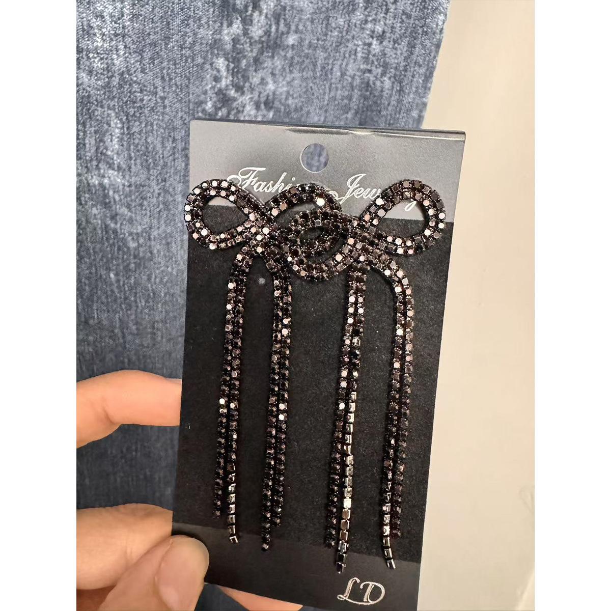 

Женские серьги Длинные серьги с бахромой в форме банта Модные и блестящие серьги-гвоздики со стразами Свадебные серьги-гвоздики Свадебные аксессуары