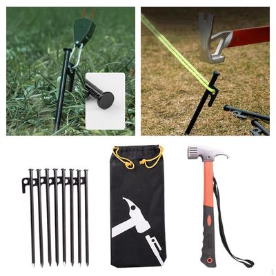 Set kolíků a kladiva pro outdoorové aktivity