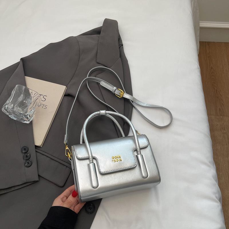 

2025 new bag solid color niche shoulder bag women s high-value handbag fashion casual handbag women s bag серебряный