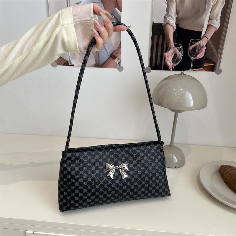 

Simple plaid pattern versatile autumn and winter new armpit bag women s fashion trend niche design sense shoulder bag