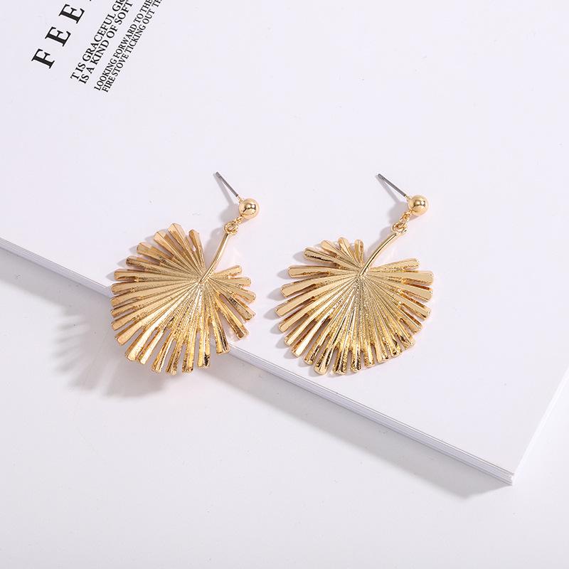 Japanese-Korean Style Leaf Alloy Women's Stud Earrings - Versatile & Trendy Street Fashion Ear Danglers