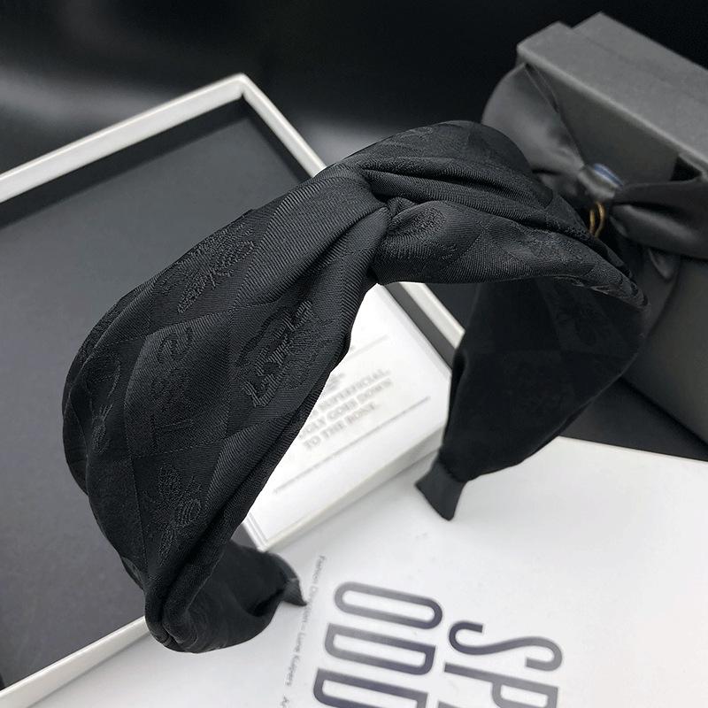 

2024 Заколка для волос премиум-класса черного цвета, ободок для женщин - Весенне-летний стиль, подчеркивает форму лица и фиксирует волосы.