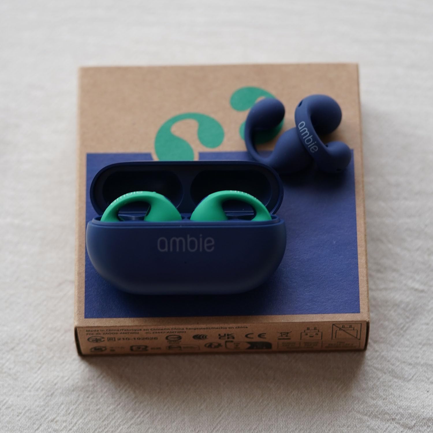 

ambie sound earcuffs starter set earphone x AM-TW02 (Green Indigo)
