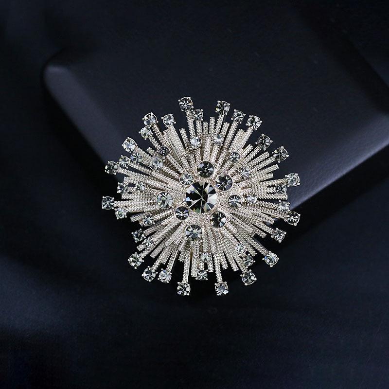 Korean High-End Luxury Sunflower Brooch - Versatile Creative Sweater Pin & Fashion Corsage Accessory