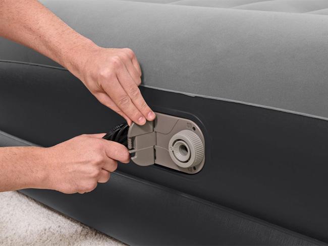Air Bed Comfort Mattress 203 x 152 x 46 With Built-in Compressor #67403
