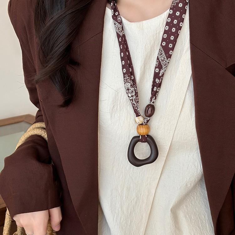 Wood chips irregular round square pendant necklace retro ethnic style collarbone chain design sense sweater chain women