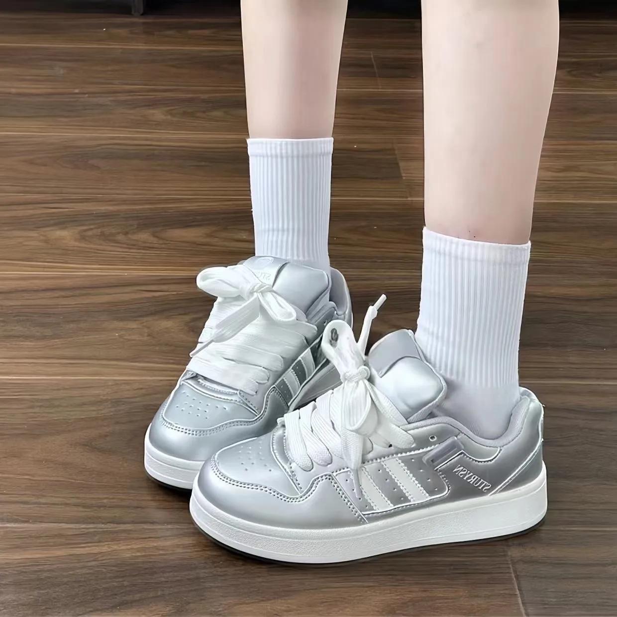 Женские дизайнерские кроссовки осенняя мода платформа шнуровка спортивная обувь для сноубординга женская повседневная обувь для ходьбы на плоской подошве вулканизированная обувь 35 2414₽