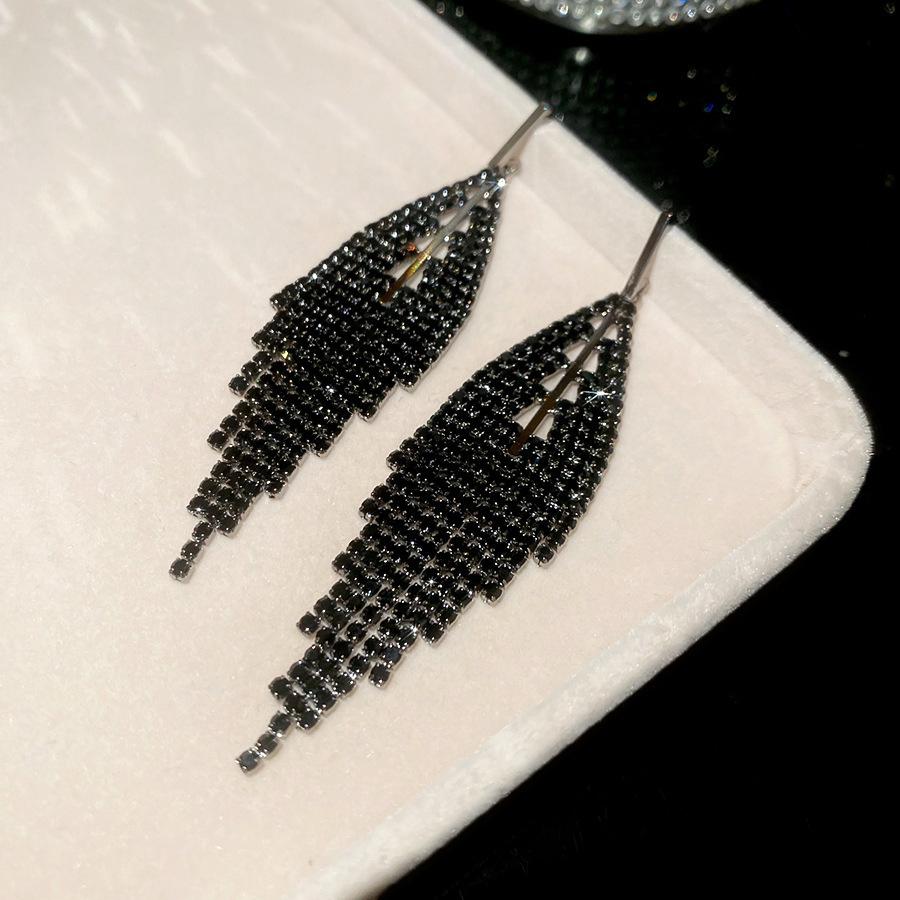 Silver Needle Feather Fringed Earrings Long Light Luxury Atmospheric Stud Earrings Personalized Design Earrings