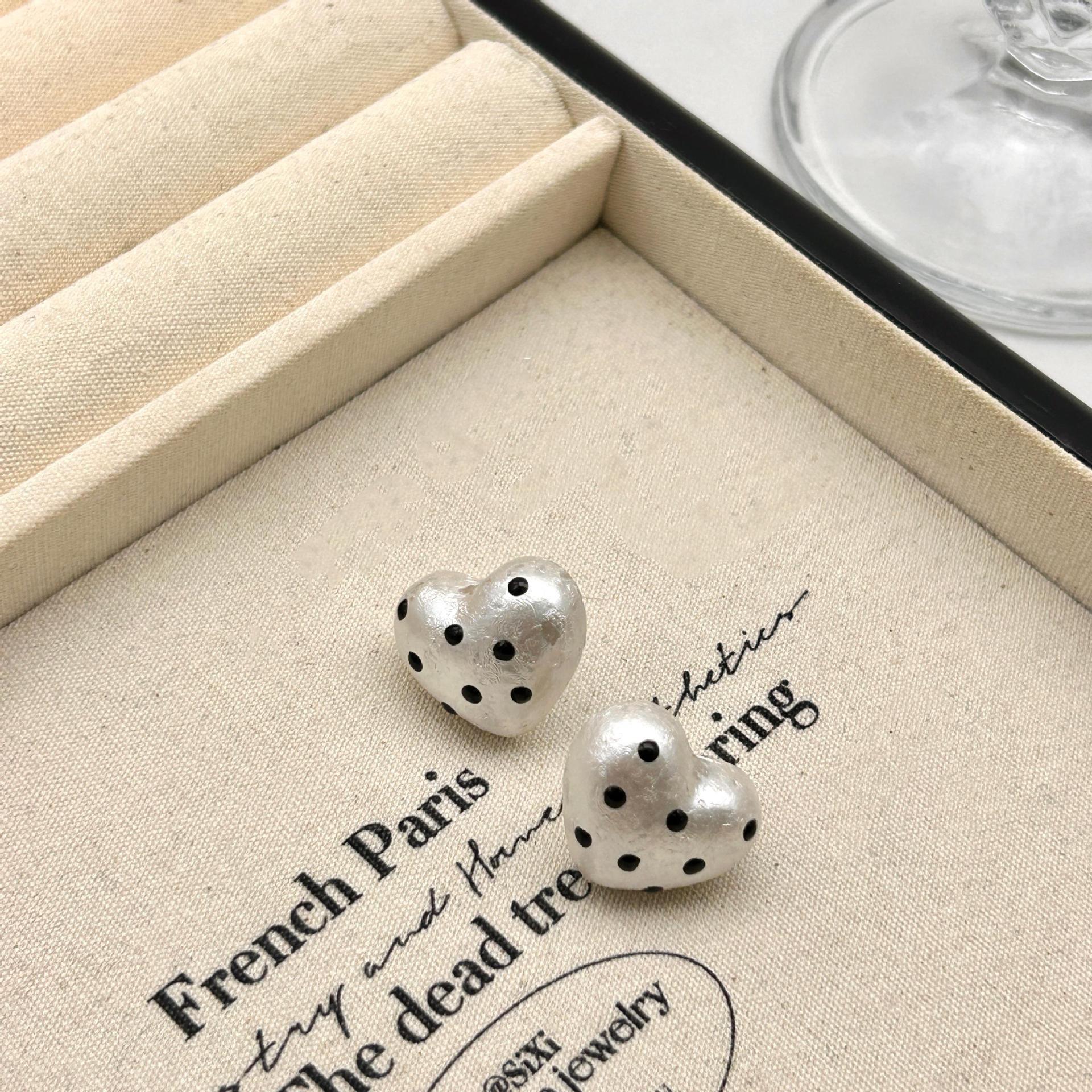 Серьги-сердечки в горошек Женские Роскошные Высокий класс Нишевые Винтажные Минималистичные Элегантные Повседневные Украшения для ушей