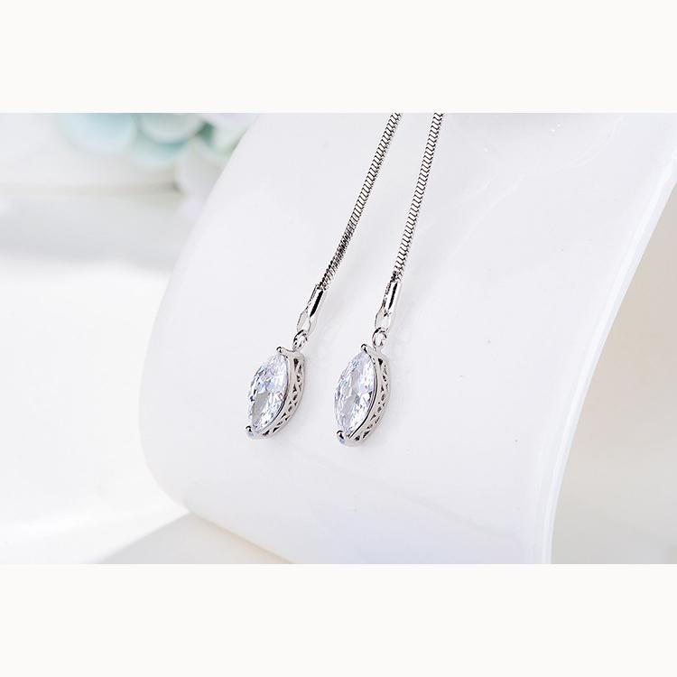 Fashionable and Elegant Tulip Autumn and Winter Zirconia Sweater Chain Female Fashion Hundred with Long Flower Necklace Temperament Accessories