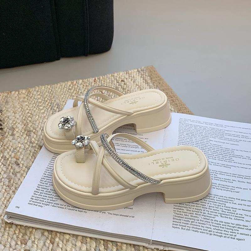 Thick-soled slippers women's summer outer wear fashion cover toe high-end sandals rhinestone temperament beautiful foot beach