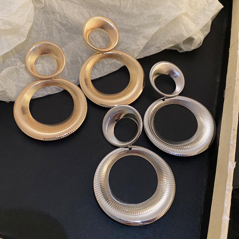 Striped double exhaust ring earrings European and American fashion versatile exaggerated nightclub stage Internet celebrity style earrings earrings