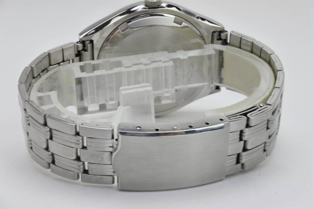 A renowned 1975 SEIKO Lord Matic 23 automatic winding manufactured at the Suwa recently serviced and in excellent Japanese-made timepiece 5606-8090