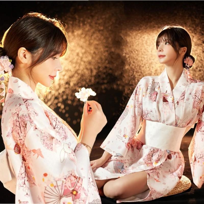 Dámské japonské kimono a yukata šaty pro formální fotografování