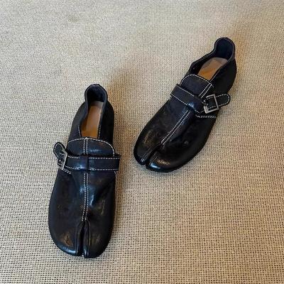Niche Fashionable One-word Button Deep-mouth Small Leather Shoes Women's Barn Feng Shui Washing Leather Split-toe Single Shoes
