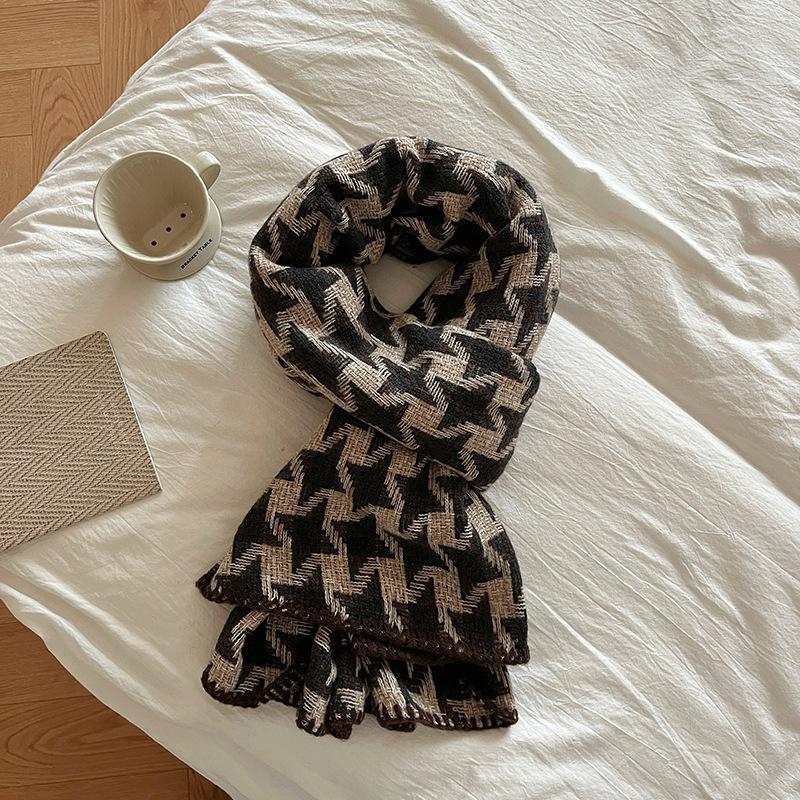 2024 New Black and White Scarf for Women's Winter Luxury Versatile Imitation Cashmere Scarf