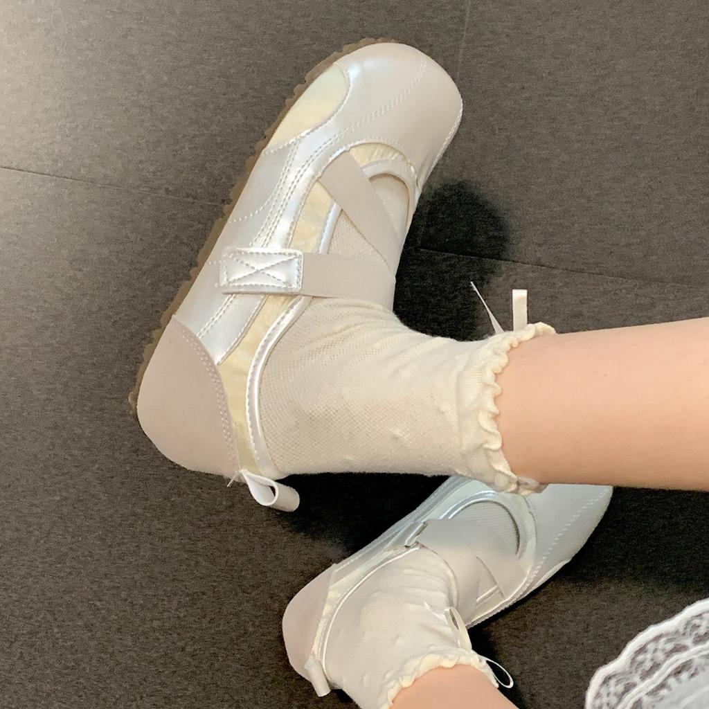 Scarpe basse singole argentate stile retrò con fondo piatto, rialzo interno, apertura leggera, da donna, estive 2025, nuove, versatili con la gonna, scarpe Mary Jane sportive