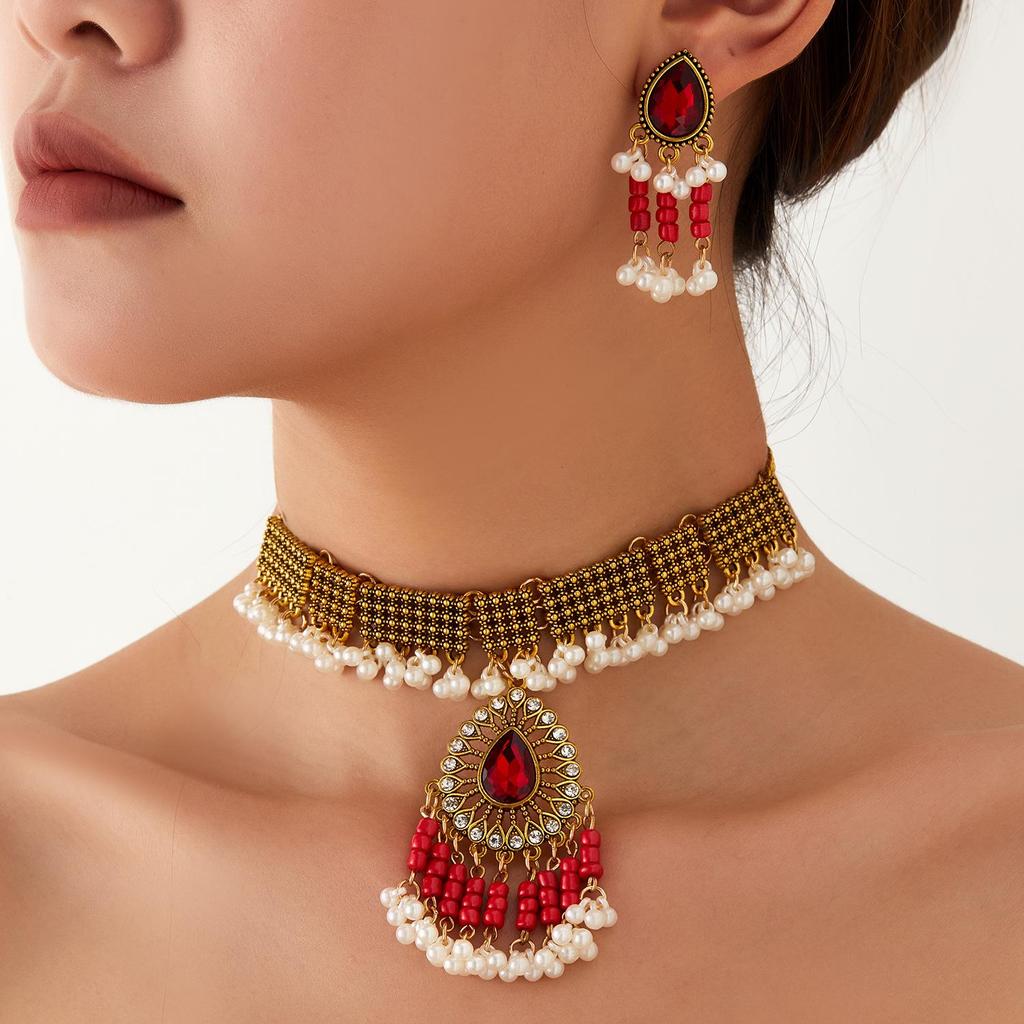 Set di Gioielli Colorati Etnici con Nappe: Collana e orecchini