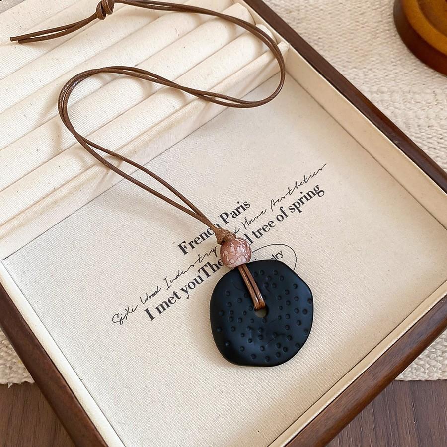 Wood chips irregular round square pendant necklace retro ethnic style collarbone chain design sense sweater chain women