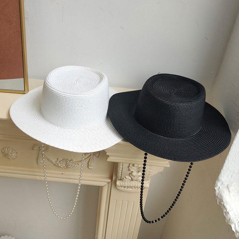 Neuer Sommer Hepburn Stil Perlenkette Vintage Konkaves Oberteil Design Strohhut Für Damen Mädchen Strandurlaub Sonnenschutzmützen Mode Fedora