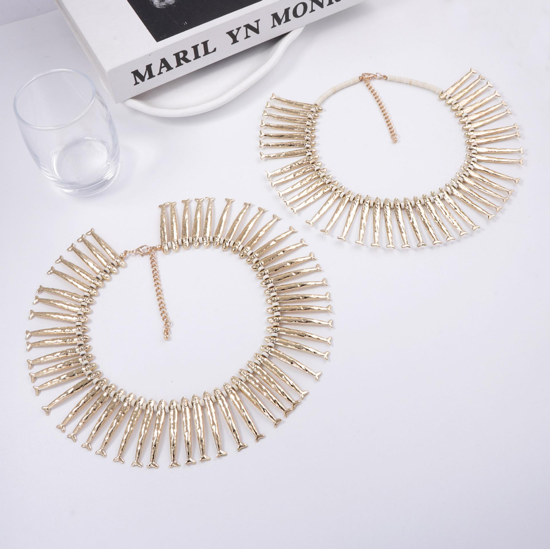 22646 Women's Gold Exaggerated Retro Animal Long Fish Pendant Short Necklace Collarbone Chain European And American Punk Girl