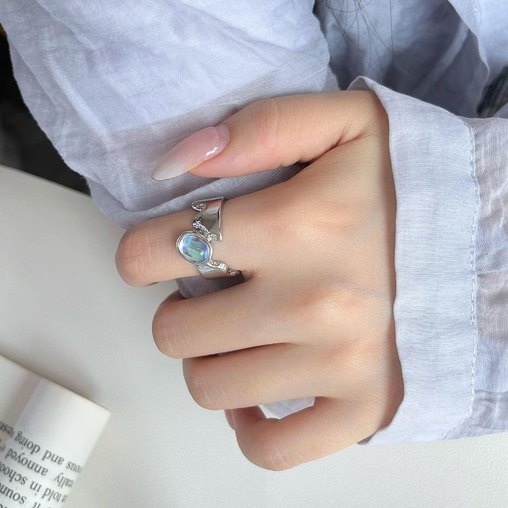 Influencer Mountain Moonlight Gradient Blue-White Gemstone Ring: Simple, High-End Style