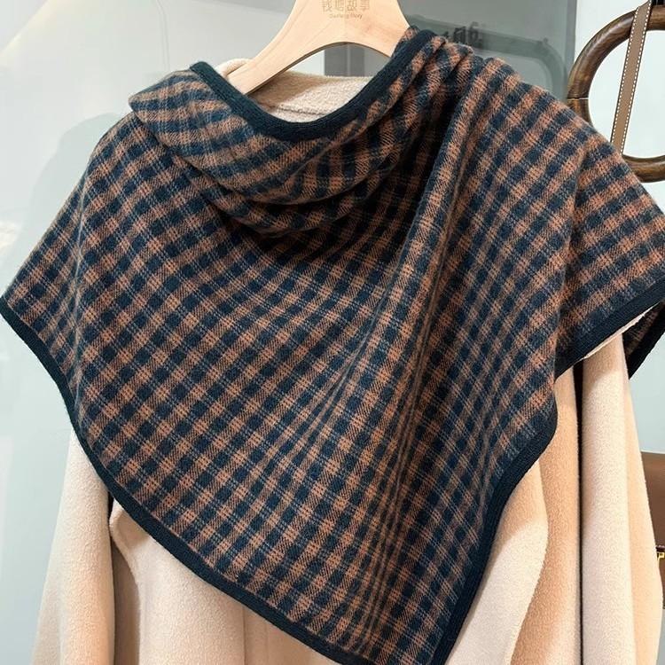 The Grand Suergram Wool Triangular Scarf Is A Versatile and Multi-functional Scarf for Women in Winter It Can Be Used As Both A Neck and A Shawl