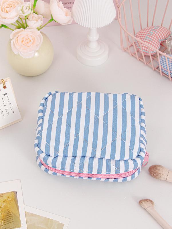 Floral Quilted Makeup Bag: Large Capacity Cotton Wash Bag & Pencil Case with Plaid Embroidery for Women