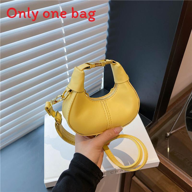 Street Style Pu Chain Moon Bag With Zipper Closure For Daily Use