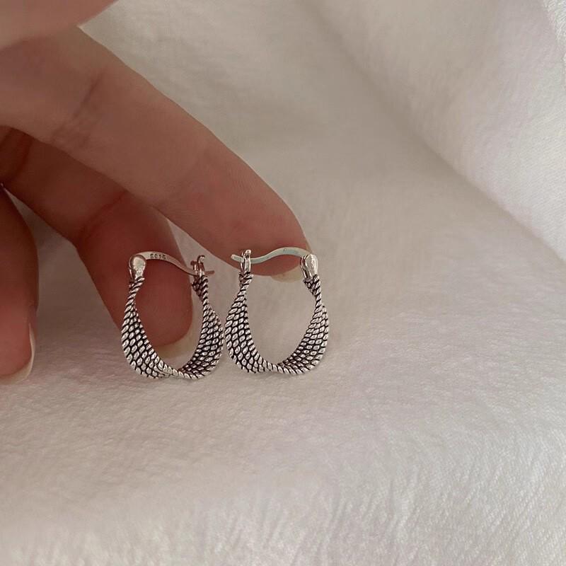 S925 Sterling Silver Twist Earrings - Retro Niche Design, Simple Studs & Personalized Ear Cuffs for Women.