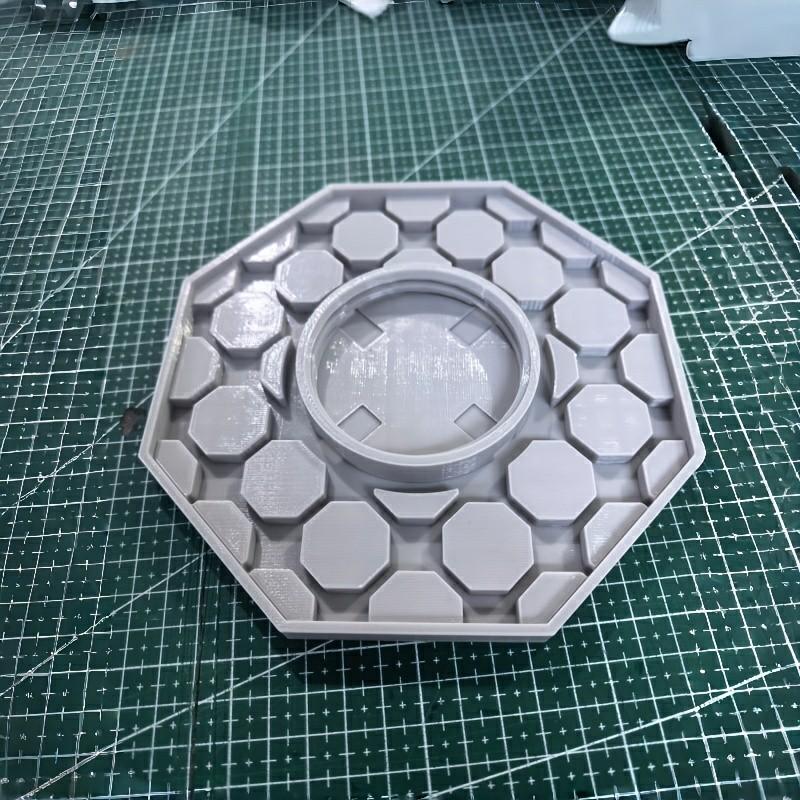 

Honeycomb Bee Watering Device Bee Feeder for Gardens and Patios, Featuring A Beneficial Bee Watering Station серый