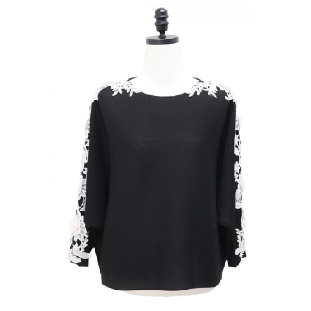 Shiz Madam Pleats Blouse With Shoulder Flower Motif T57530