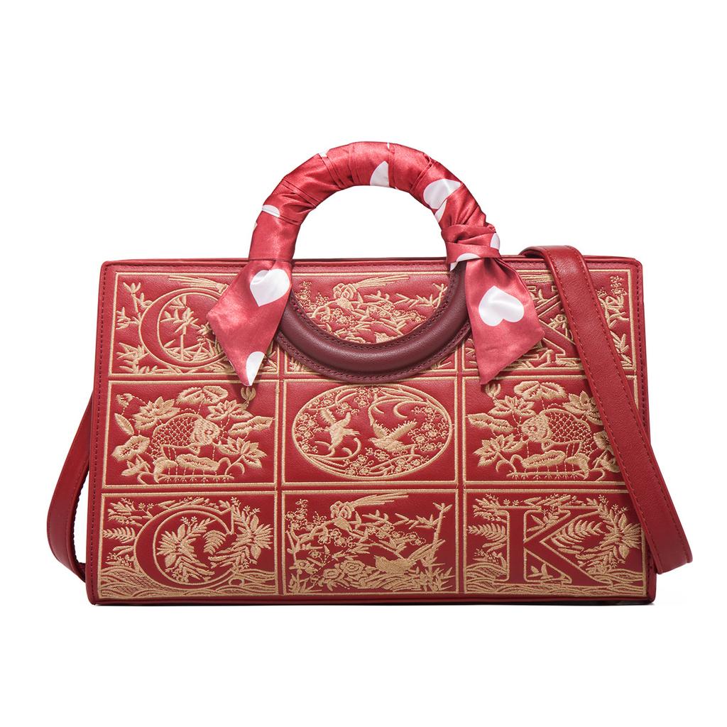 Chinese-style wedding bag 2024 new model for women, red traditional embroidered handbag, shoulder bag for middle-aged mothers, niche ethnic style