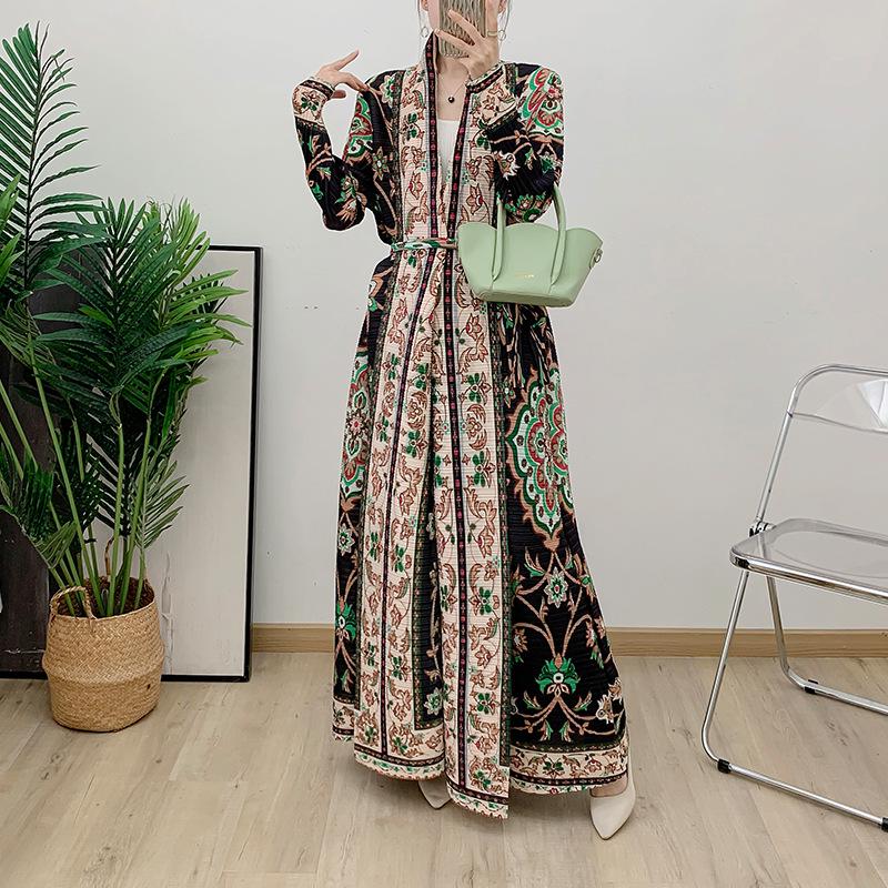 Muslim Middle Eastern Women's Pleated Long Robe Evening Dress with Lace-Up Detail